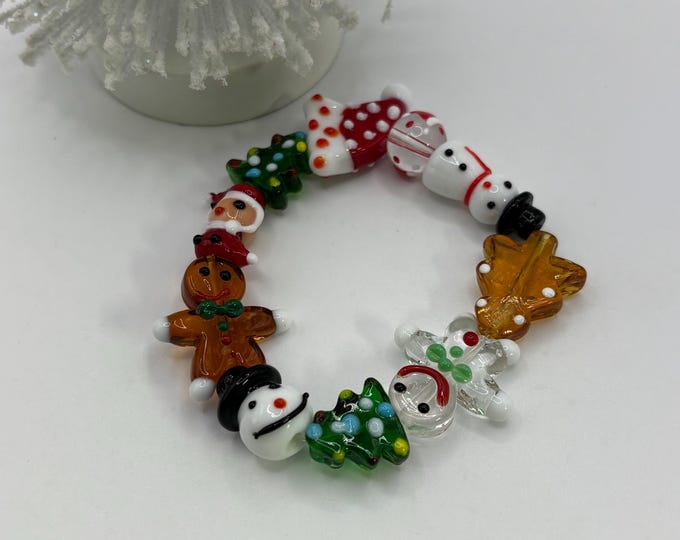 Lampwork Glass Christmas Bracelet:  Holiday  Jewelry Stretch Bracelet |