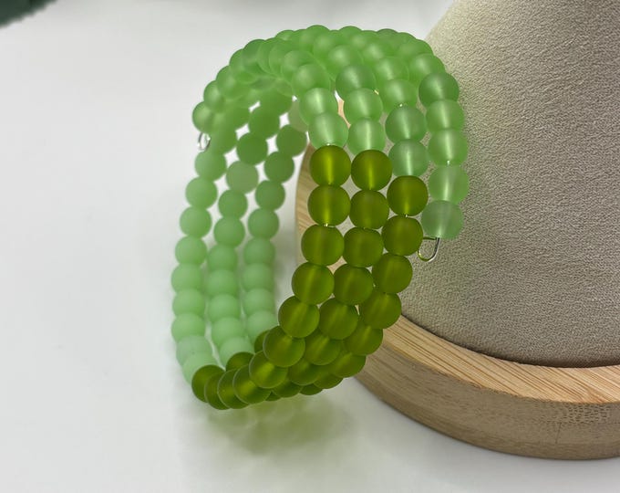 3 Shades of  Green Seaglass  Memory Wire Bracelet | Seaglass Jewelry | Beach Glass Bracelet | 8mm Rounds | Hombre