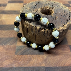 Black Onyx | White Howlite Gemstones | Stretch Bracelet | Mens or Ladies Bracelet