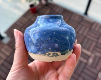 カナダ製、手作り陶器製ミニ花瓶