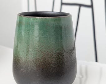 手作りグリーンセラミックコーヒーマグ：カナダ産陶器、食器洗い機対応