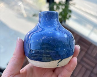 カナダで手作りされたミニ花瓶