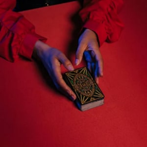 Same Hour Career Tarot Legung: Detaillierte psychische Einsicht