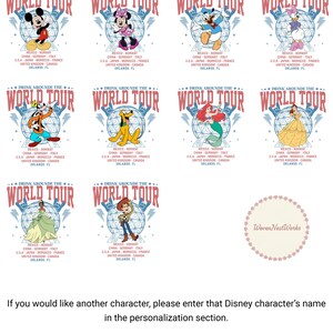 K&ouml;nnte beinhalten: Eine Sammlung von Disney-Charakterdesigns auf wei&szlig;em Hintergrund. Jedes Design zeigt einen Charakter wie Micky Maus, Minnie Maus, Donald Duck und andere, mit dem Text "DRINK AROUND THE WORLD TOUR".