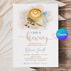 Può includere: Invito per un baby shower a tema caffè. L'invito presenta un'illustrazione ad acquerello di una tazza di caffè con latte art, chicchi di caffè e il testo "A Baby is Brewing". L'invito è su sfondo bianco.