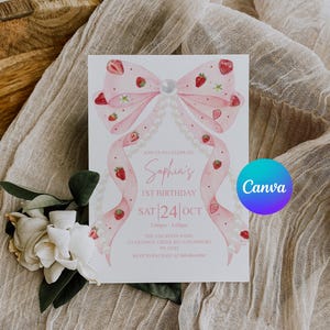 K&ouml;nnte beinhalten: Eine rosa Geburtstagseinladung mit einem Schleifendesign, das mit Erdbeeren und Perlen verziert ist. Die Einladung enth&auml;lt den Text "Sophia's 1st Birthday" und Veranstaltungsdetails. Ein Canva-Logo ist sichtbar.