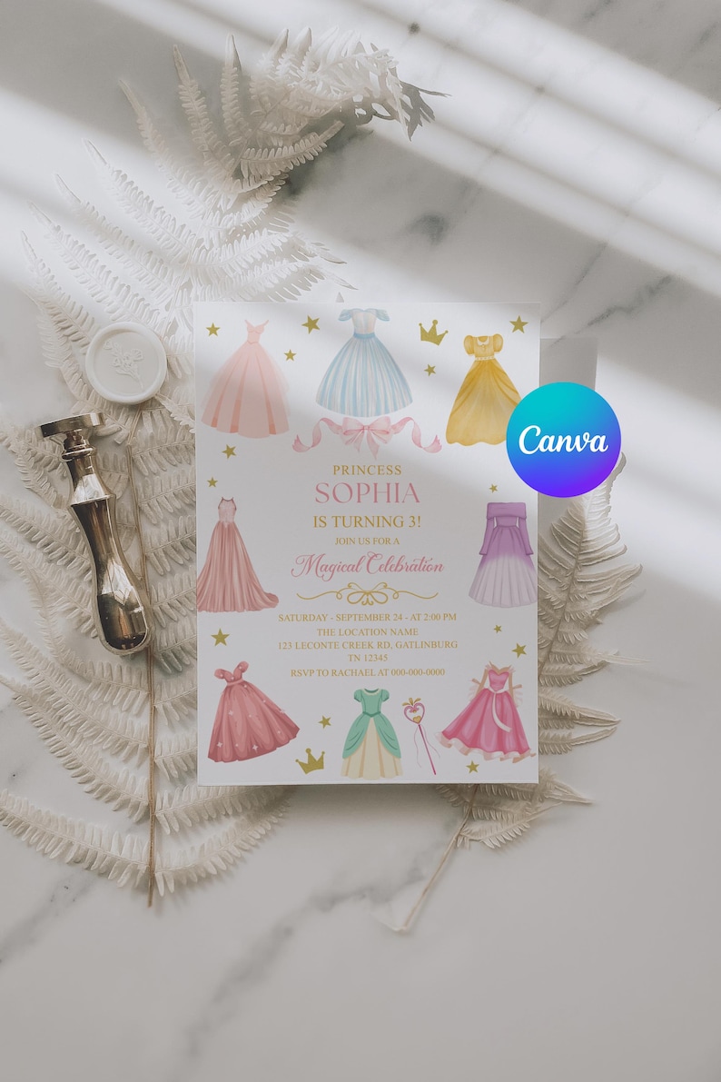K&ouml;nnte beinhalten: Eine Geburtstagseinladung zum Thema Prinzessin mit Aquarellillustrationen von Kleidern in Rosa, Blau und Gelb. Die Einladung lautet "Prinzessin Sophia wird 3!" mit Veranstaltungsdetails und RSVP-Informationen.
