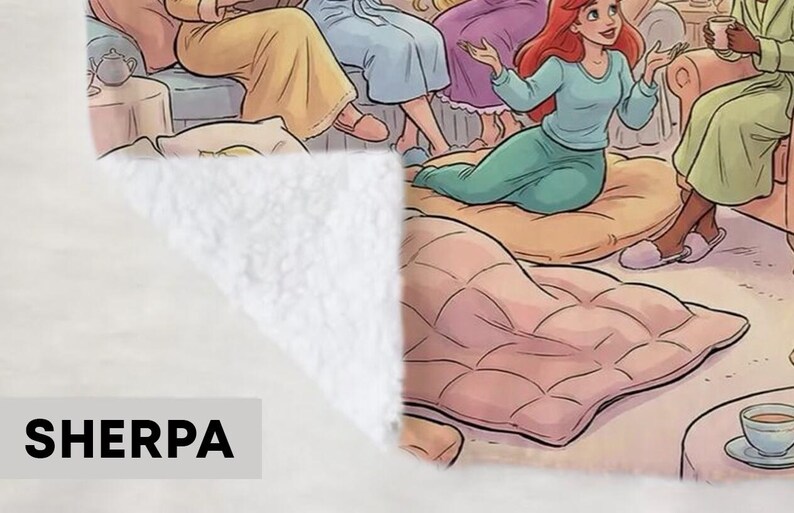 以下が含まれることがあります： 部屋にいるアニメのキャラクターのカラフルなイラストが描かれたシェルパブランケット。ブランケットは白くふわふわのシェルパの裏地が付いています。イラストは人魚や他の人物が居心地の良い環境にいる様子を描いています。