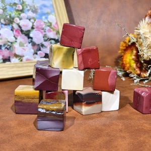 Cubo di diaspro oceanico, cubo di cristallo lucidato, esemplare di diaspro naturale, espositore da scrivania per la meditazione e la guarigione con cristalli, cubo di pietre preziose