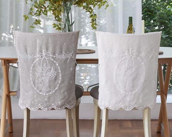 Funda de respaldo de silla con delicado bordado floral: estilo shabby chic y estilo francés, perfecta para decoración de bodas.