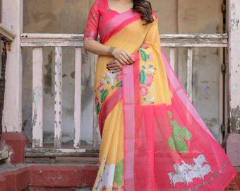 Handgeschilderde geel-roze linnen sari met koe- en lotusmotief | Zachte, puur linnen sari | Traditionele Indiase sari | Feestelijke etnische kleding