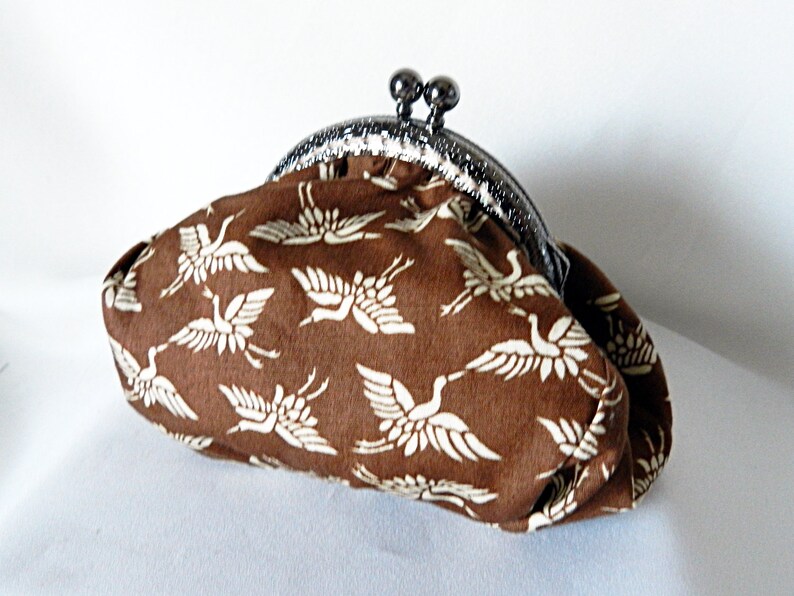Retro-Geldbörse aus braunem Stoff mit weißen Vögeln | Etsy