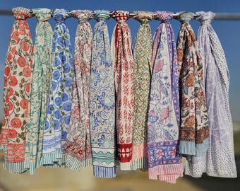 Sarong bawełniany z nadrukiem w bloki indyjskie: narzutka plażowa, szalik, pareo