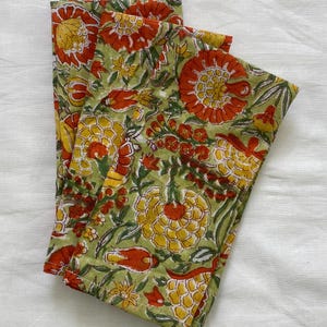 Yellow block print floral cotton napkins, wedding napkins, table napkins, cloth napkin, scalloped napkins, Dinner Napkins