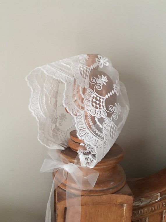 white lace bonnet