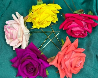 Handgjorda hårnålar med rosor | Färgglada blommiga håraccessoarer för bröllop