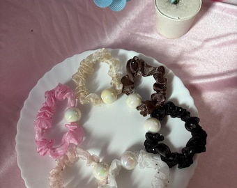 Pärlprydda hårband • Glittriga organza hårknyten, 6 färger