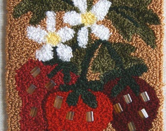季節のセレクション 夏のパンチニードルパターン PDF – イチゴ、花火、ビーチ – フォークアート刺繍デザイン