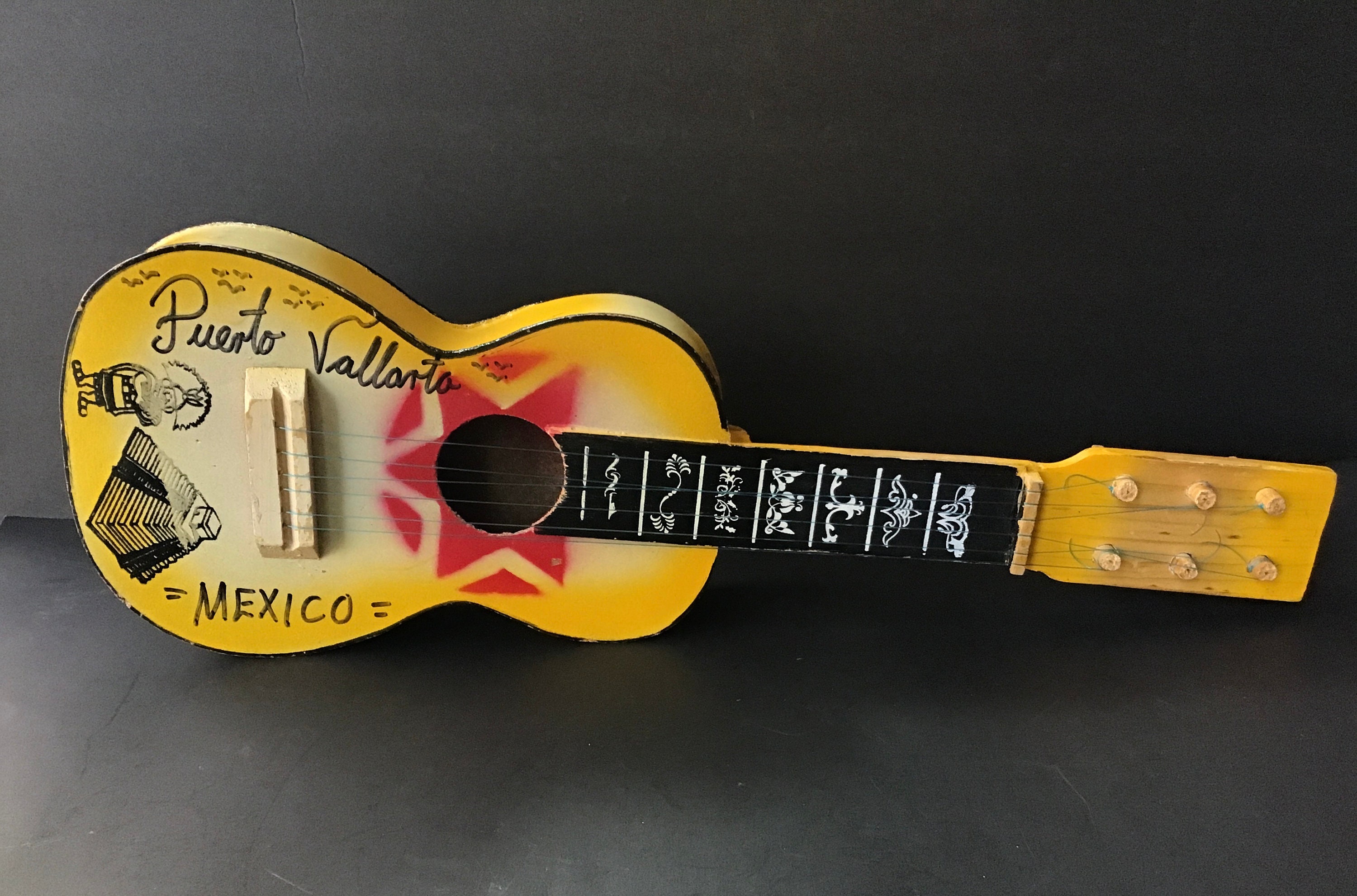 Guitare souvenir vintage du Mexique, faite à la main, 6 cordes, petite  guitare d'art populaire jaune -  France