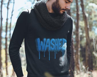Sudadera con logo de grafiti minimalista: cuello redondo, estilo urbano unisex, con lavado sencillo.