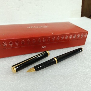 Vintage S.T. Dupont Fountain Pen: 18K Gold Nib, Laque de Chine, Vermeil Trim