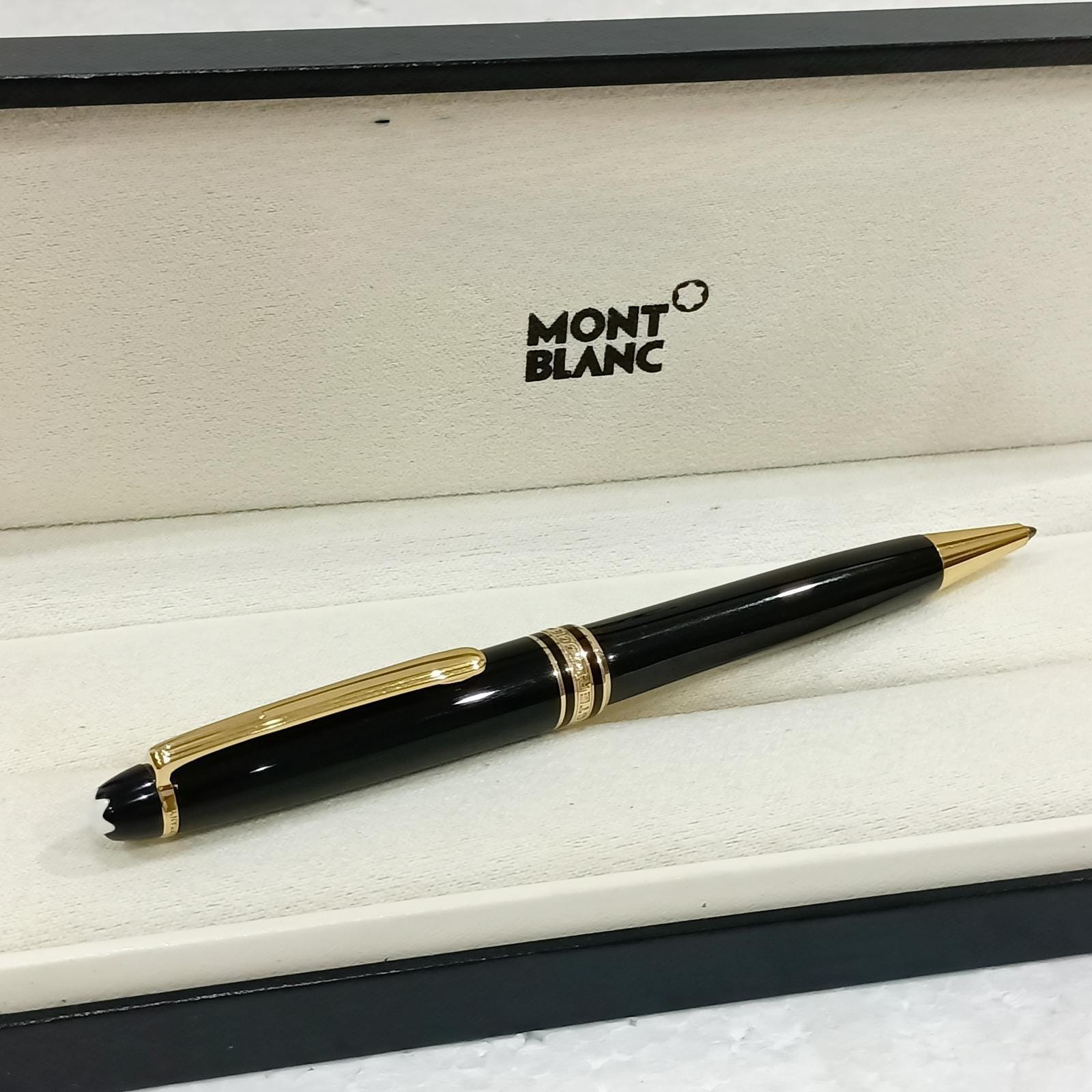 Vintage Montblanc Meisterstuck Classique Ballpoint Pen: Black
