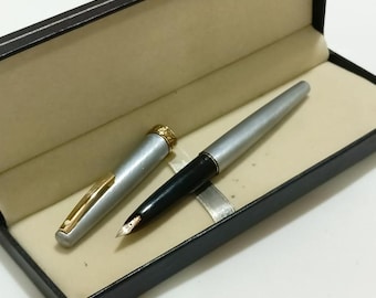 Vintage Lady Sheaffer 620 Fountain Pen: Brushed Chrome, 14k Gold Nib, Original USA - VP122