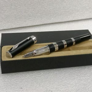 Nuevo bolígrafo Parker Ingenuity de quinta generación en laca negra con detalles cromados, original - VP616