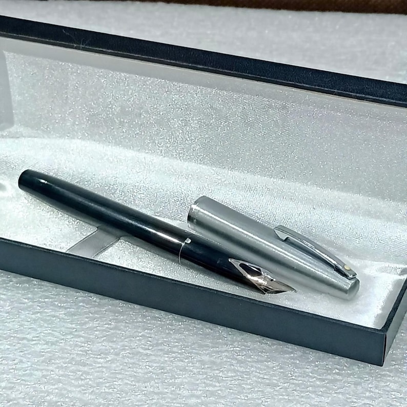 Vintage Sheaffer Triumph Imperial 440 Black Fountain Pen Made in Australia - VP303 image 1