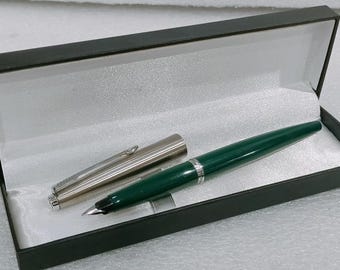 Pluma estilográfica Parker 45 vintage: Verde oscuro, capuchón de acero inoxidable y detalles cromados, original - VP240
