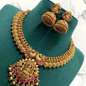 Nakshi Bridal Jewelry Set: Matte Gold Kemp Stone, Mughal Necklace
