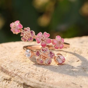 Pierścionek z różowego złota Peach Blossom | Różowy kwiat emaliowany, obrączka z cyrkonii