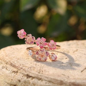 Roségouden ring met perzikbloesem | Roze emaille bloem, zirkonia bloemenband