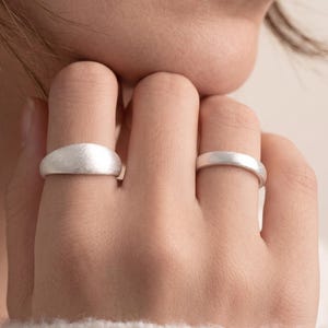 Minimalistischer S925 Sterling Silber Ring, Gebürsteter Matte Textur Offener Ring, Zierliche Stapel Band, Einzigartiges Geburtstagsgeschenk Sie, Moderner Einfacher Ring