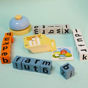 Montessori Wooden Spelling Game: Kids&#39; Alphabet Learning Toy with Flashcards