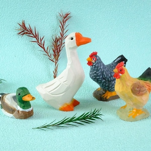 Handgefertigte hölzerne Bauernhoftierfiguren, Entenganshuhnhenne-Set, handgeschnitzte gemalte Waldtiere, rustikale Bauernhausdekor, Spielzeuggeschenk