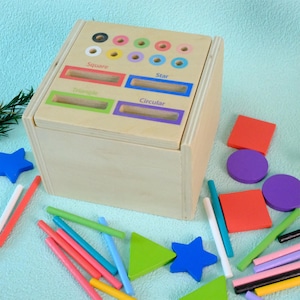 Montessori Color and Shape Sorting Box, Wooden Educational Toy for Toddlers, Fine Motor Skills Toy, Preschool Learning Gift for Kids 2+