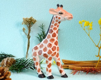 手彫りの木製キリンの置物：アフリカのアート装飾 - Etsy 日本