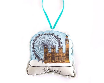 London snow globe ornament: UK tree decoration