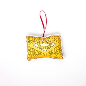 Custard cream  biscuit  ornament: tea cake - Cookie christmas ornament