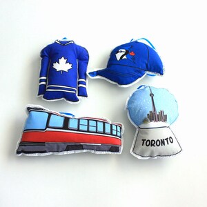 Toronto Ornaments: Toronto city themed Canadian Christmas ornament set image 4