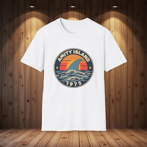 Amity Island T-shirt: retro haaienvinfilmparodie uit 1975
