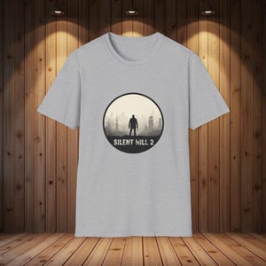 T-shirt Silent Hill 2, emblème d'horreur minimaliste, conception de silhouette de brouillard, t-shirt de jeu image 3