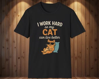 Camiseta divertida para amantes de los gatos: Trabajo duro para que mi gato viva mejor. Regalo para dueños de mascotas.