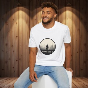 T-shirt Silent Hill 2, emblème d'horreur minimaliste, conception de silhouette de brouillard, t-shirt de jeu image 14