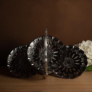 Support à Gâteaux 3 Niveaux Personnalisé - Assiettes Vintage Peintes à La Main - Style Tea Party