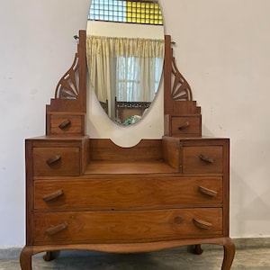 Vintage Queen Anne Teak Dresser with Oval Mirror: Elegant Bedroom Vanity