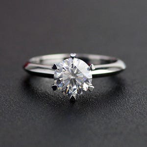 Brilliant Round Cut Moissanite Engagement Ring, Classic 6-Prong Round Wedding Ring, Sterling Silver Round Solitaire Proposal Ring for Women
