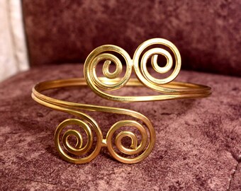 Upper arm cuff arm band spiral handmade made of brass, aluminium, german gold,gold Plated, or sterling gold 925 wire.