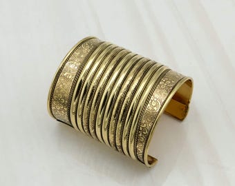 Brazalete de oro vintage para mujer • Brazalete ajustable de latón grabado • Joyería bohemia llamativa • Regalo étnico hecho a mano para ella